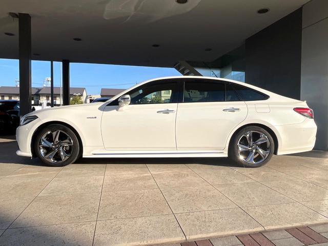 クラウンハイブリッド ＲＳアドバンス　パノラミックビューモニター　白革シート　デジタルインナーミラー　ブラインドスポットモニター　リヤクロストラフィックオートブレーキ　純正１８インチアルミ　パドルシフト　メモリー機能付きパワーシート　禁煙（38枚目）