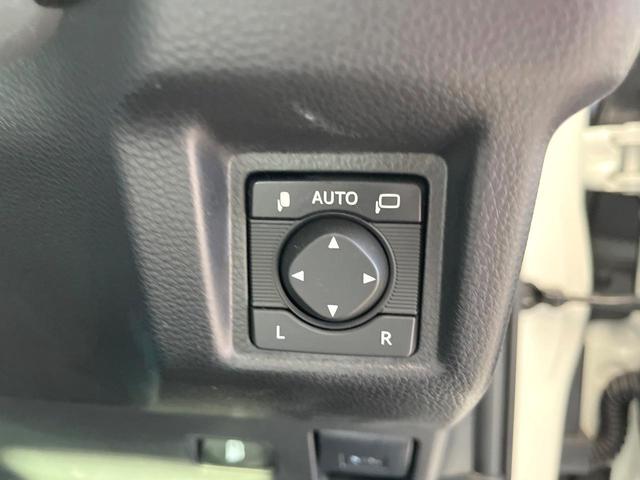 クラウンハイブリッド ＲＳアドバンス　パノラミックビューモニター　白革シート　デジタルインナーミラー　ブラインドスポットモニター　リヤクロストラフィックオートブレーキ　純正１８インチアルミ　パドルシフト　メモリー機能付きパワーシート　禁煙（39枚目）