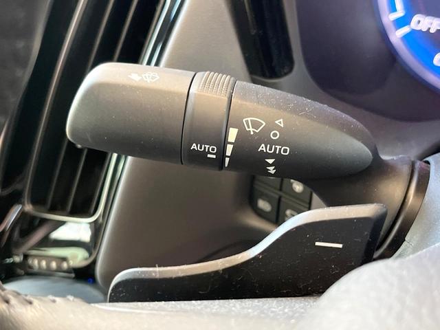 クラウンハイブリッド ＲＳアドバンス　パノラミックビューモニター　白革シート　デジタルインナーミラー　ブラインドスポットモニター　リヤクロストラフィックオートブレーキ　純正１８インチアルミ　パドルシフト　メモリー機能付きパワーシート　禁煙（41枚目）