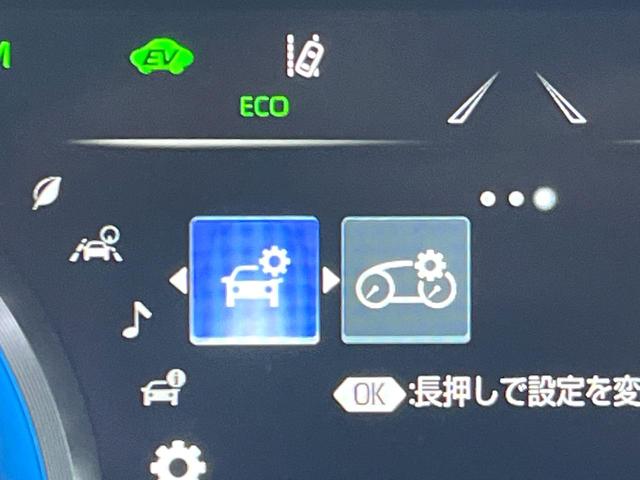 クラウンハイブリッド ＲＳアドバンス　パノラミックビューモニター　白革シート　デジタルインナーミラー　ブラインドスポットモニター　リヤクロストラフィックオートブレーキ　純正１８インチアルミ　パドルシフト　メモリー機能付きパワーシート　禁煙（45枚目）