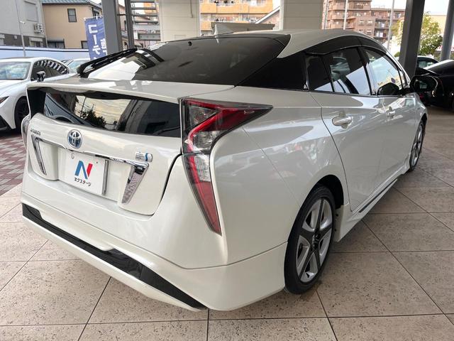 プリウス Ｓツーリングセレクション　モデリスタエアロ　プリクラッシュセーフティシステム　レーダークルーズコントロール　レーンディパーチャーアラート　純正１７インチアルミ　前席シートヒーター　黒革調シート　革巻きステアリング　ワンオーナー（17枚目）