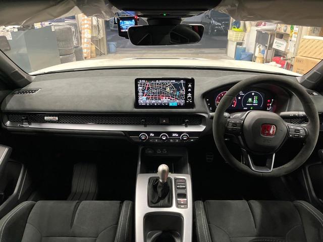 シビック タイプR レーシングブラックパッケージ 6MT ターボ ホンダセンシング 大型リヤスポイラー ブレンボ製キャリパー 純正19インチアルミ 専用スポーツシート ホンダコネクトディスプレイ バックカメラ LEDヘッドライト ETC2.0(2枚目)