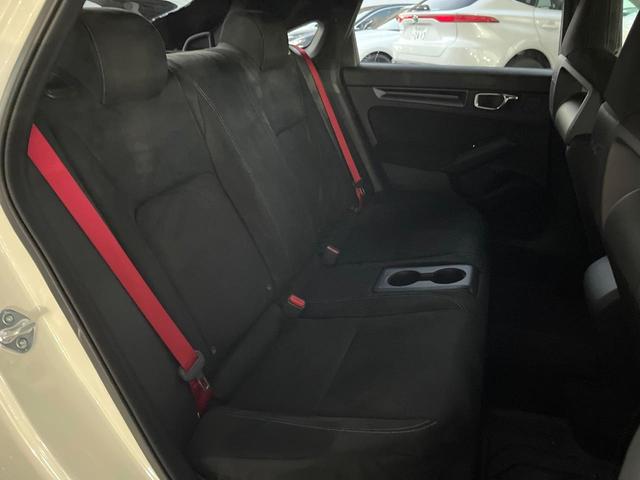 シビック タイプR レーシングブラックパッケージ 6MT ターボ ホンダセンシング 大型リヤスポイラー ブレンボ製キャリパー 純正19インチアルミ 専用スポーツシート ホンダコネクトディスプレイ バックカメラ LEDヘッドライト ETC2.0(10枚目)