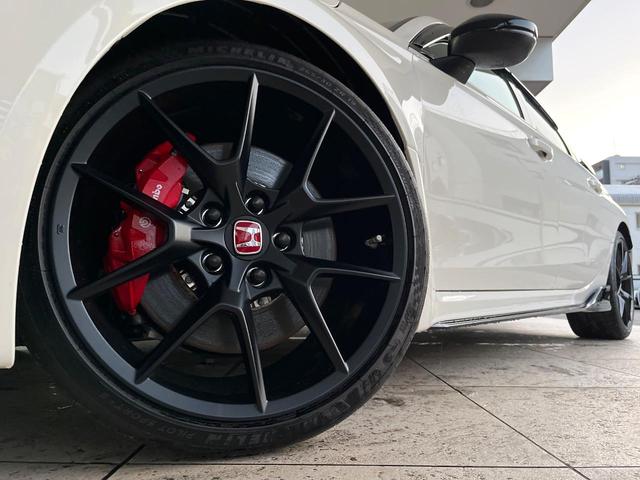 シビック タイプR レーシングブラックパッケージ 6MT ターボ ホンダセンシング 大型リヤスポイラー ブレンボ製キャリパー 純正19インチアルミ 専用スポーツシート ホンダコネクトディスプレイ バックカメラ LEDヘッドライト ETC2.0(14枚目)