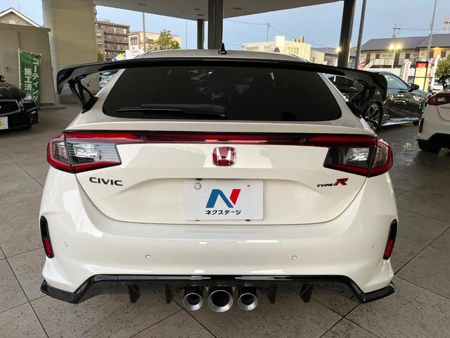 シビック タイプR レーシングブラックパッケージ 6MT ターボ ホンダセンシング 大型リヤスポイラー ブレンボ製キャリパー 純正19インチアルミ 専用スポーツシート ホンダコネクトディスプレイ バックカメラ LEDヘッドライト ETC2.0(16枚目)