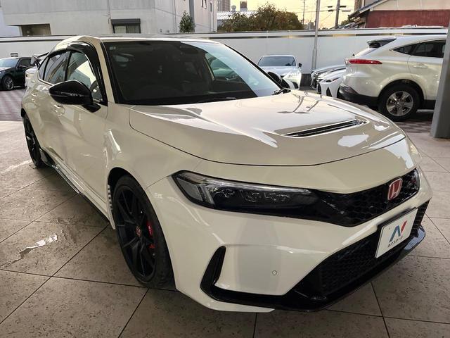 シビック タイプR レーシングブラックパッケージ 6MT ターボ ホンダセンシング 大型リヤスポイラー ブレンボ製キャリパー 純正19インチアルミ 専用スポーツシート ホンダコネクトディスプレイ バックカメラ LEDヘッドライト ETC2.0(17枚目)