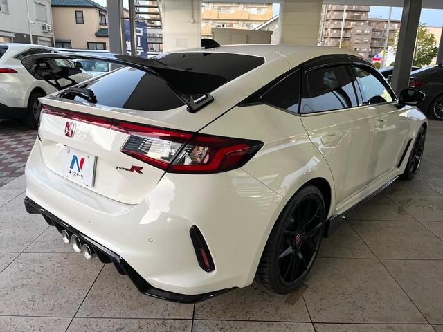 シビック タイプR レーシングブラックパッケージ 6MT ターボ ホンダセンシング 大型リヤスポイラー ブレンボ製キャリパー 純正19インチアルミ 専用スポーツシート ホンダコネクトディスプレイ バックカメラ LEDヘッドライト ETC2.0(18枚目)