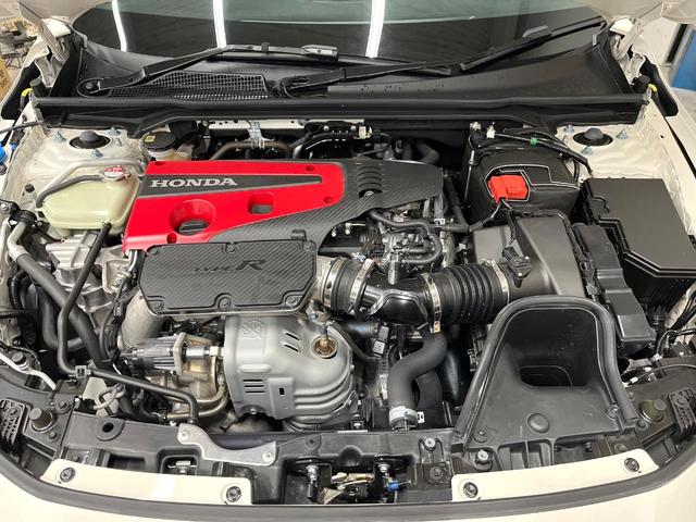 シビック タイプR レーシングブラックパッケージ 6MT ターボ ホンダセンシング 大型リヤスポイラー ブレンボ製キャリパー 純正19インチアルミ 専用スポーツシート ホンダコネクトディスプレイ バックカメラ LEDヘッドライト ETC2.0(19枚目)