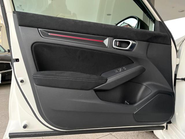 シビック タイプR レーシングブラックパッケージ 6MT ターボ ホンダセンシング 大型リヤスポイラー ブレンボ製キャリパー 純正19インチアルミ 専用スポーツシート ホンダコネクトディスプレイ バックカメラ LEDヘッドライト ETC2.0(22枚目)