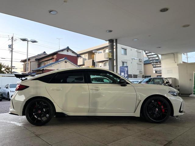 シビック タイプR レーシングブラックパッケージ 6MT ターボ ホンダセンシング 大型リヤスポイラー ブレンボ製キャリパー 純正19インチアルミ 専用スポーツシート ホンダコネクトディスプレイ バックカメラ LEDヘッドライト ETC2.0(62枚目)