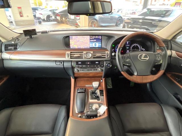 LS LS600h バージョンL マークレビンソンサウンド プリクラッシュセーフティシステム レーダークルーズコントロール レーンキープアシスト パワートランクリッド 純正18インチアルミ 黒革シート メモリー機能付きパワーシート(2枚目)