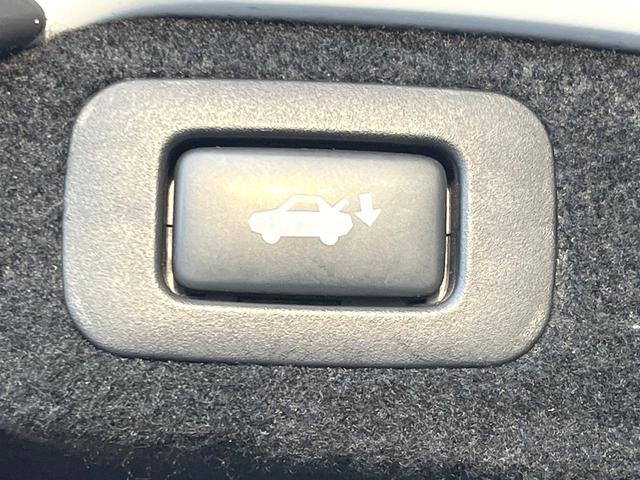 LS LS600h バージョンL マークレビンソンサウンド プリクラッシュセーフティシステム レーダークルーズコントロール レーンキープアシスト パワートランクリッド 純正18インチアルミ 黒革シート メモリー機能付きパワーシート(7枚目)