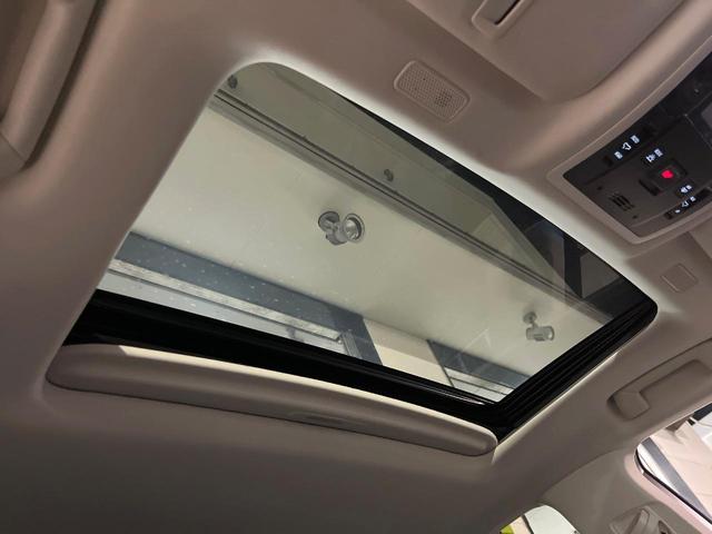 ＥＳ ＥＳ３００ｈ　バージョンＬ　デジタルインナーミラー　パノラミックビューモニター　マークレビンソンサウンド　ムーンルーフ　ブラインドスポット　パドルシフト　純正１８インチアルミ　メモリー機能付きパワーシート　パワートランクリッド（6枚目）