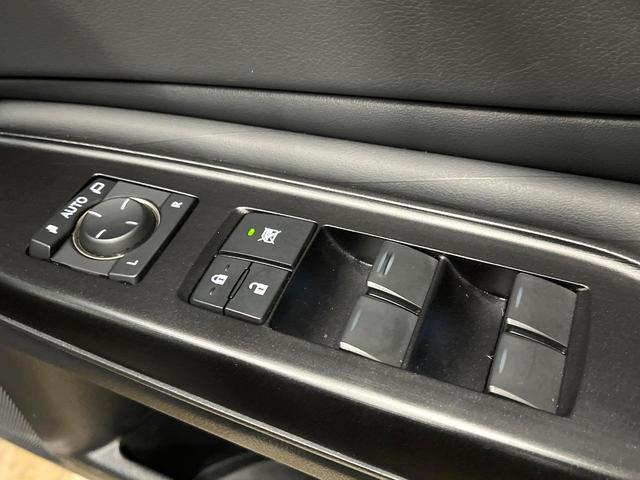 ＥＳ ＥＳ３００ｈ　バージョンＬ　デジタルインナーミラー　パノラミックビューモニター　マークレビンソンサウンド　ムーンルーフ　ブラインドスポット　パドルシフト　純正１８インチアルミ　メモリー機能付きパワーシート　パワートランクリッド（44枚目）