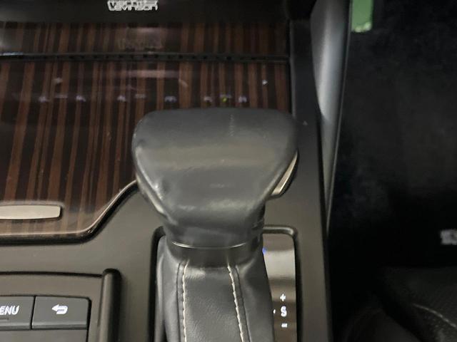 ＥＳ ＥＳ３００ｈ　バージョンＬ　デジタルインナーミラー　パノラミックビューモニター　マークレビンソンサウンド　ムーンルーフ　ブラインドスポット　パドルシフト　純正１８インチアルミ　メモリー機能付きパワーシート　パワートランクリッド（51枚目）