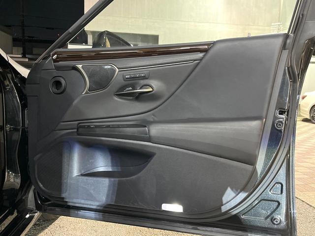 ＥＳ ＥＳ３００ｈ　バージョンＬ　デジタルインナーミラー　パノラミックビューモニター　マークレビンソンサウンド　ムーンルーフ　ブラインドスポット　パドルシフト　純正１８インチアルミ　メモリー機能付きパワーシート　パワートランクリッド（76枚目）