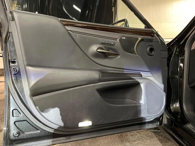 ＥＳ ＥＳ３００ｈ　バージョンＬ　デジタルインナーミラー　パノラミックビューモニター　マークレビンソンサウンド　ムーンルーフ　ブラインドスポット　パドルシフト　純正１８インチアルミ　メモリー機能付きパワーシート　パワートランクリッド（78枚目）