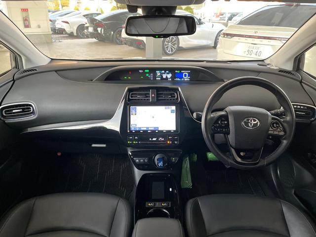 プリウス Ａツーリングセレクション　モデリスタエアロ　プリクラッシュセーフティ　レーダークルーズコントロール　ブラインドスポットモニター　純正１７インチアルミ　黒革シート　シートヒーター　ＬＥＤヘッドライト＆フォグ　パワーシート　ＥＴＣ（2枚目）