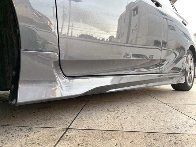 プリウス Ａツーリングセレクション　モデリスタエアロ　プリクラッシュセーフティ　レーダークルーズコントロール　ブラインドスポットモニター　純正１７インチアルミ　黒革シート　シートヒーター　ＬＥＤヘッドライト＆フォグ　パワーシート　ＥＴＣ（4枚目）