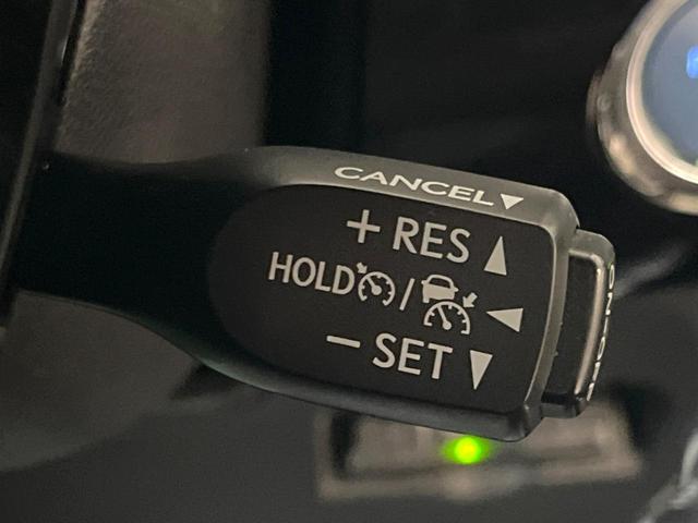 プリウス Ａツーリングセレクション　モデリスタエアロ　プリクラッシュセーフティ　レーダークルーズコントロール　ブラインドスポットモニター　純正１７インチアルミ　黒革シート　シートヒーター　ＬＥＤヘッドライト＆フォグ　パワーシート　ＥＴＣ（8枚目）