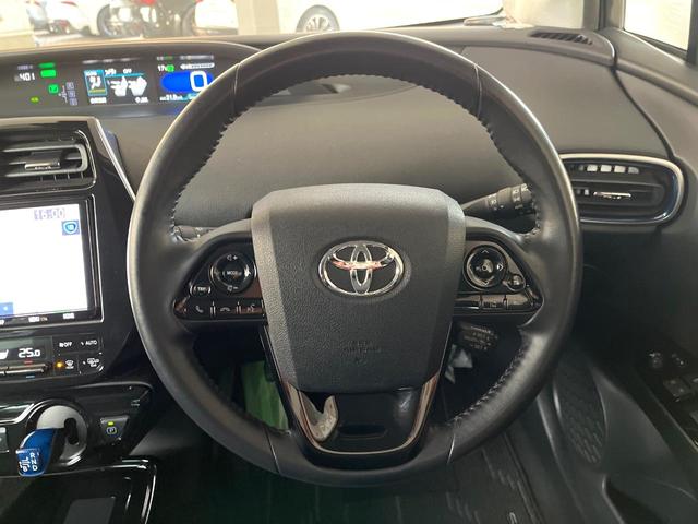 プリウス Ａツーリングセレクション　モデリスタエアロ　プリクラッシュセーフティ　レーダークルーズコントロール　ブラインドスポットモニター　純正１７インチアルミ　黒革シート　シートヒーター　ＬＥＤヘッドライト＆フォグ　パワーシート　ＥＴＣ（9枚目）