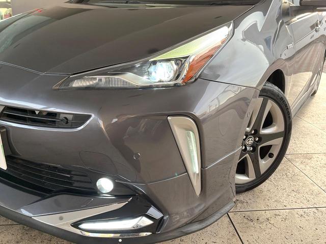 プリウス Ａツーリングセレクション　モデリスタエアロ　プリクラッシュセーフティ　レーダークルーズコントロール　ブラインドスポットモニター　純正１７インチアルミ　黒革シート　シートヒーター　ＬＥＤヘッドライト＆フォグ　パワーシート　ＥＴＣ（14枚目）