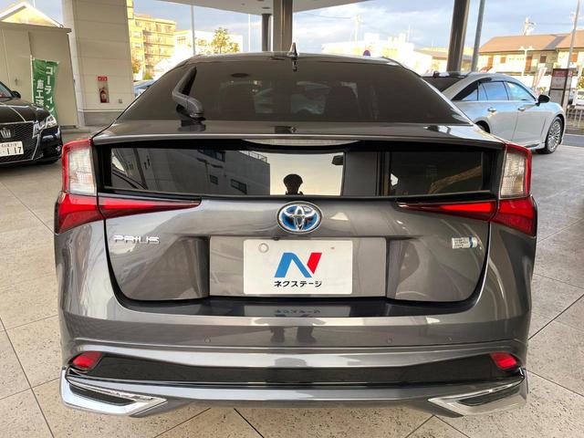 プリウス Ａツーリングセレクション　モデリスタエアロ　プリクラッシュセーフティ　レーダークルーズコントロール　ブラインドスポットモニター　純正１７インチアルミ　黒革シート　シートヒーター　ＬＥＤヘッドライト＆フォグ　パワーシート　ＥＴＣ（16枚目）