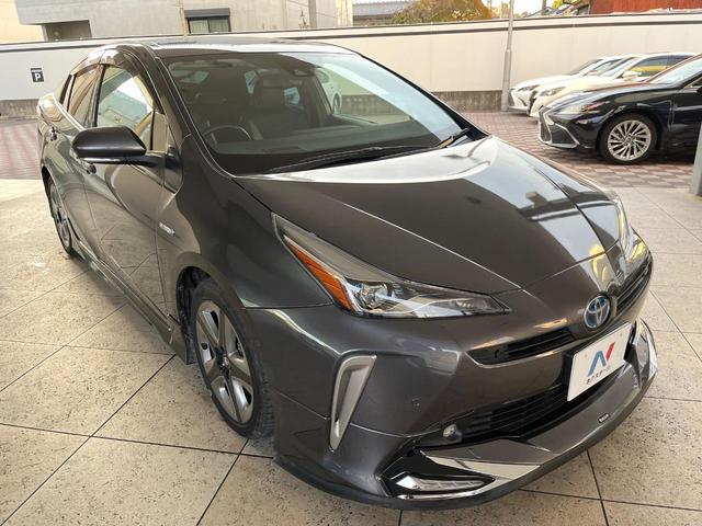 プリウス Ａツーリングセレクション　モデリスタエアロ　プリクラッシュセーフティ　レーダークルーズコントロール　ブラインドスポットモニター　純正１７インチアルミ　黒革シート　シートヒーター　ＬＥＤヘッドライト＆フォグ　パワーシート　ＥＴＣ（17枚目）