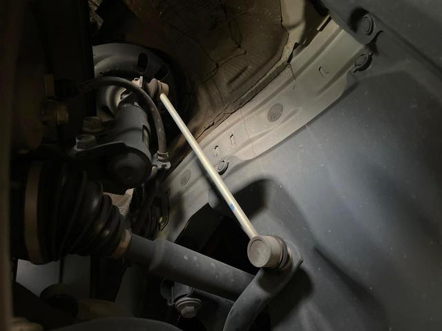 プリウス Ａツーリングセレクション　モデリスタエアロ　プリクラッシュセーフティ　レーダークルーズコントロール　ブラインドスポットモニター　純正１７インチアルミ　黒革シート　シートヒーター　ＬＥＤヘッドライト＆フォグ　パワーシート　ＥＴＣ（21枚目）