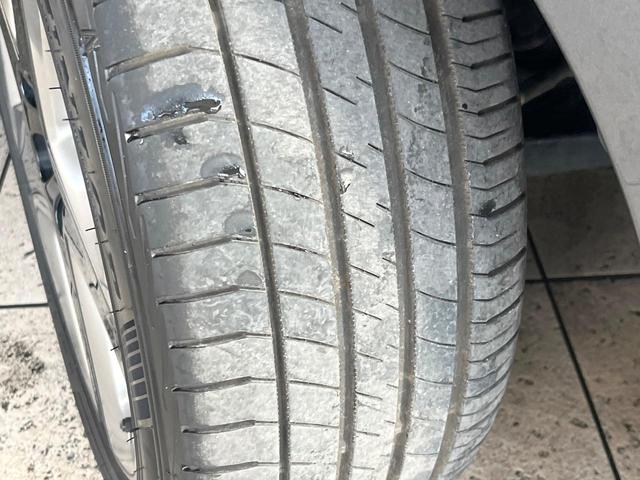 プリウス Ａツーリングセレクション　モデリスタエアロ　プリクラッシュセーフティ　レーダークルーズコントロール　ブラインドスポットモニター　純正１７インチアルミ　黒革シート　シートヒーター　ＬＥＤヘッドライト＆フォグ　パワーシート　ＥＴＣ（25枚目）