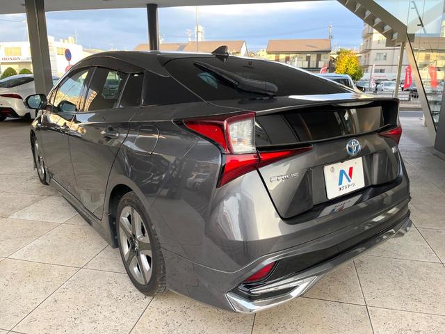 プリウス Ａツーリングセレクション　モデリスタエアロ　プリクラッシュセーフティ　レーダークルーズコントロール　ブラインドスポットモニター　純正１７インチアルミ　黒革シート　シートヒーター　ＬＥＤヘッドライト＆フォグ　パワーシート　ＥＴＣ（28枚目）