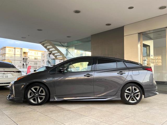 プリウス Ａツーリングセレクション　モデリスタエアロ　プリクラッシュセーフティ　レーダークルーズコントロール　ブラインドスポットモニター　純正１７インチアルミ　黒革シート　シートヒーター　ＬＥＤヘッドライト＆フォグ　パワーシート　ＥＴＣ（29枚目）