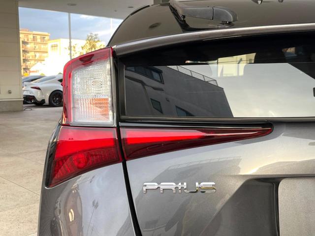 プリウス Ａツーリングセレクション　モデリスタエアロ　プリクラッシュセーフティ　レーダークルーズコントロール　ブラインドスポットモニター　純正１７インチアルミ　黒革シート　シートヒーター　ＬＥＤヘッドライト＆フォグ　パワーシート　ＥＴＣ（31枚目）