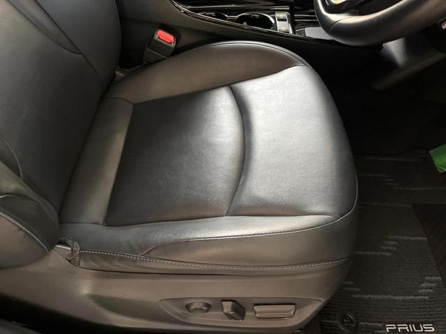 プリウス Ａツーリングセレクション　モデリスタエアロ　プリクラッシュセーフティ　レーダークルーズコントロール　ブラインドスポットモニター　純正１７インチアルミ　黒革シート　シートヒーター　ＬＥＤヘッドライト＆フォグ　パワーシート　ＥＴＣ（34枚目）