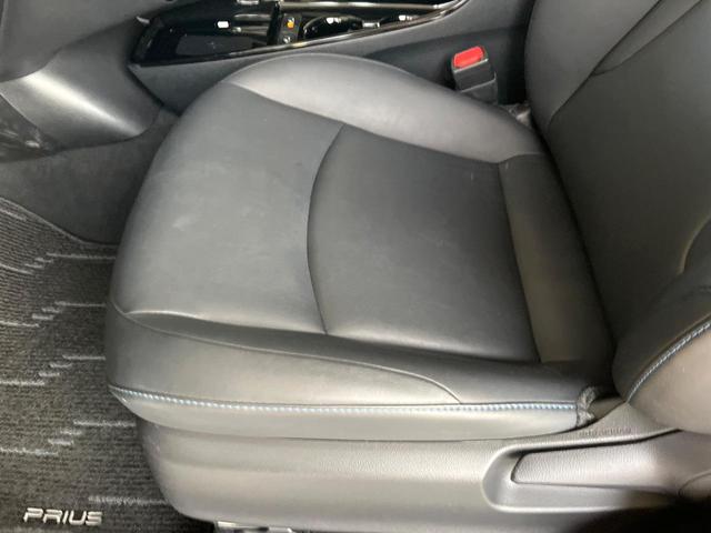 プリウス Ａツーリングセレクション　モデリスタエアロ　プリクラッシュセーフティ　レーダークルーズコントロール　ブラインドスポットモニター　純正１７インチアルミ　黒革シート　シートヒーター　ＬＥＤヘッドライト＆フォグ　パワーシート　ＥＴＣ（35枚目）