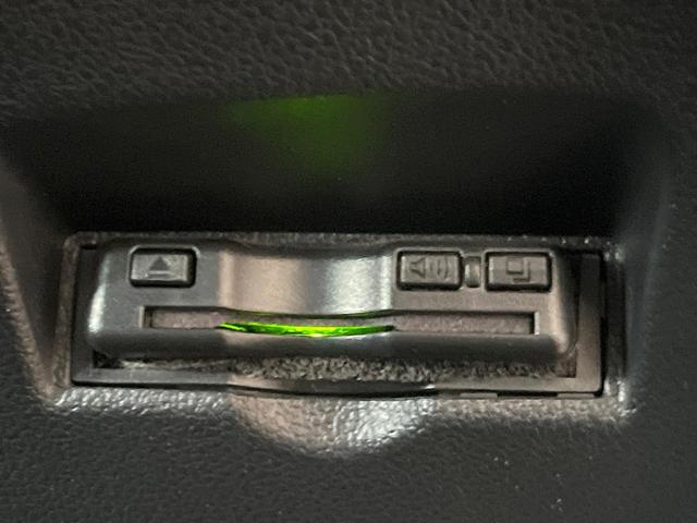 プリウス Ａツーリングセレクション　モデリスタエアロ　プリクラッシュセーフティ　レーダークルーズコントロール　ブラインドスポットモニター　純正１７インチアルミ　黒革シート　シートヒーター　ＬＥＤヘッドライト＆フォグ　パワーシート　ＥＴＣ（46枚目）