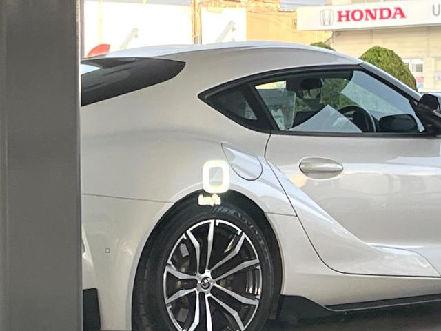 プリウス Ａツーリングセレクション　モデリスタエアロ　プリクラッシュセーフティ　レーダークルーズコントロール　ブラインドスポットモニター　純正１７インチアルミ　黒革シート　シートヒーター　ＬＥＤヘッドライト＆フォグ　パワーシート　ＥＴＣ（68枚目）