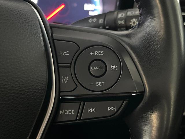 クラウンハイブリッド ＲＳ　プリクラッシュセーフティ　レーダークルーズコントロール　３眼ＬＥＤヘッドライト＆フォグ　純正１８インチアルミ　ブラックファブリックシート　革巻きステアリング　パドルシフト　ステアリングヒーター　ＥＴＣ（8枚目）