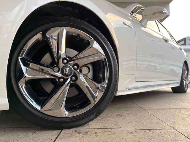 クラウンハイブリッド ＲＳ　プリクラッシュセーフティ　レーダークルーズコントロール　３眼ＬＥＤヘッドライト＆フォグ　純正１８インチアルミ　ブラックファブリックシート　革巻きステアリング　パドルシフト　ステアリングヒーター　ＥＴＣ（13枚目）