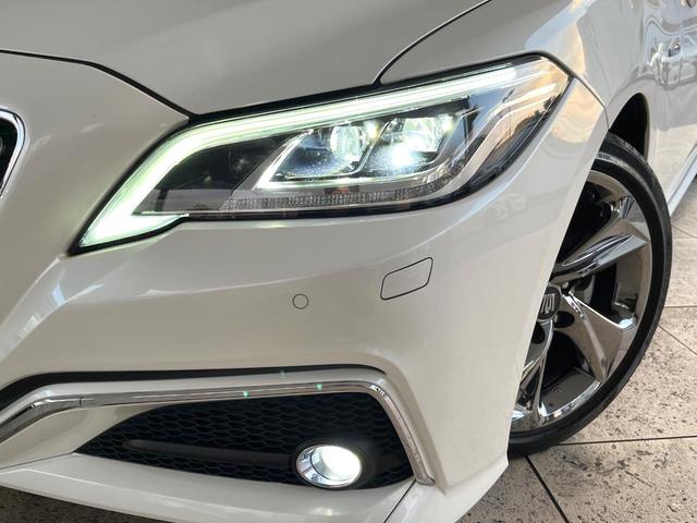 クラウンハイブリッド ＲＳ　プリクラッシュセーフティ　レーダークルーズコントロール　３眼ＬＥＤヘッドライト＆フォグ　純正１８インチアルミ　ブラックファブリックシート　革巻きステアリング　パドルシフト　ステアリングヒーター　ＥＴＣ（14枚目）