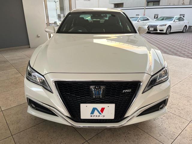 クラウンハイブリッド ＲＳ　プリクラッシュセーフティ　レーダークルーズコントロール　３眼ＬＥＤヘッドライト＆フォグ　純正１８インチアルミ　ブラックファブリックシート　革巻きステアリング　パドルシフト　ステアリングヒーター　ＥＴＣ（15枚目）