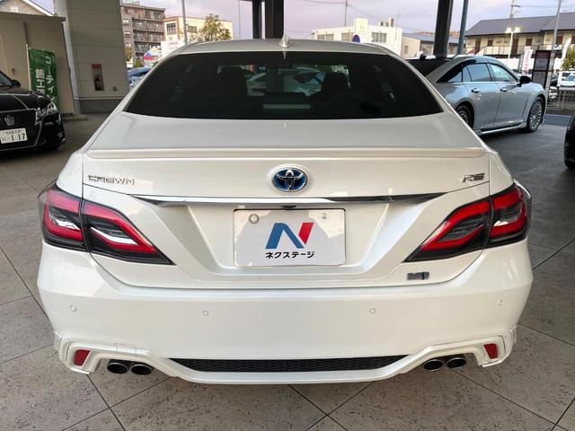 クラウンハイブリッド ＲＳ　プリクラッシュセーフティ　レーダークルーズコントロール　３眼ＬＥＤヘッドライト＆フォグ　純正１８インチアルミ　ブラックファブリックシート　革巻きステアリング　パドルシフト　ステアリングヒーター　ＥＴＣ（16枚目）