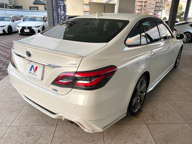 クラウンハイブリッド ＲＳ　プリクラッシュセーフティ　レーダークルーズコントロール　３眼ＬＥＤヘッドライト＆フォグ　純正１８インチアルミ　ブラックファブリックシート　革巻きステアリング　パドルシフト　ステアリングヒーター　ＥＴＣ（18枚目）