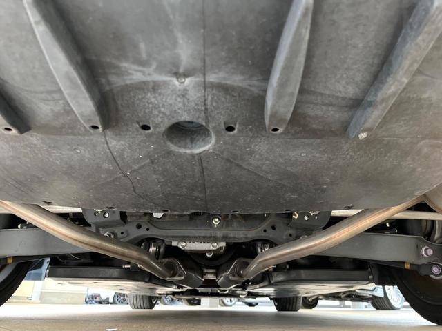 クラウンハイブリッド ＲＳ　プリクラッシュセーフティ　レーダークルーズコントロール　３眼ＬＥＤヘッドライト＆フォグ　純正１８インチアルミ　ブラックファブリックシート　革巻きステアリング　パドルシフト　ステアリングヒーター　ＥＴＣ（20枚目）