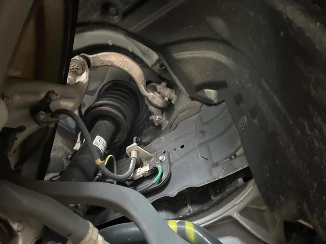 クラウンハイブリッド ＲＳ　プリクラッシュセーフティ　レーダークルーズコントロール　３眼ＬＥＤヘッドライト＆フォグ　純正１８インチアルミ　ブラックファブリックシート　革巻きステアリング　パドルシフト　ステアリングヒーター　ＥＴＣ（21枚目）