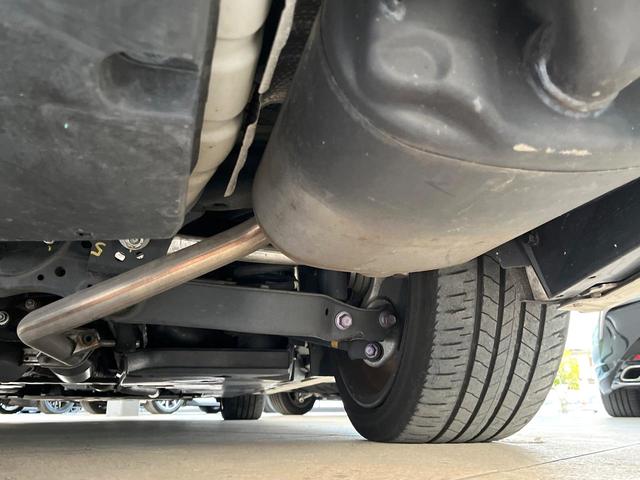 クラウンハイブリッド ＲＳ　プリクラッシュセーフティ　レーダークルーズコントロール　３眼ＬＥＤヘッドライト＆フォグ　純正１８インチアルミ　ブラックファブリックシート　革巻きステアリング　パドルシフト　ステアリングヒーター　ＥＴＣ（22枚目）