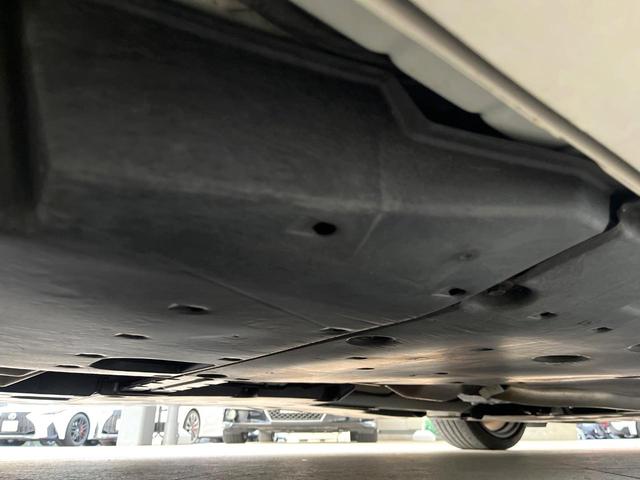 クラウンハイブリッド ＲＳ　プリクラッシュセーフティ　レーダークルーズコントロール　３眼ＬＥＤヘッドライト＆フォグ　純正１８インチアルミ　ブラックファブリックシート　革巻きステアリング　パドルシフト　ステアリングヒーター　ＥＴＣ（23枚目）