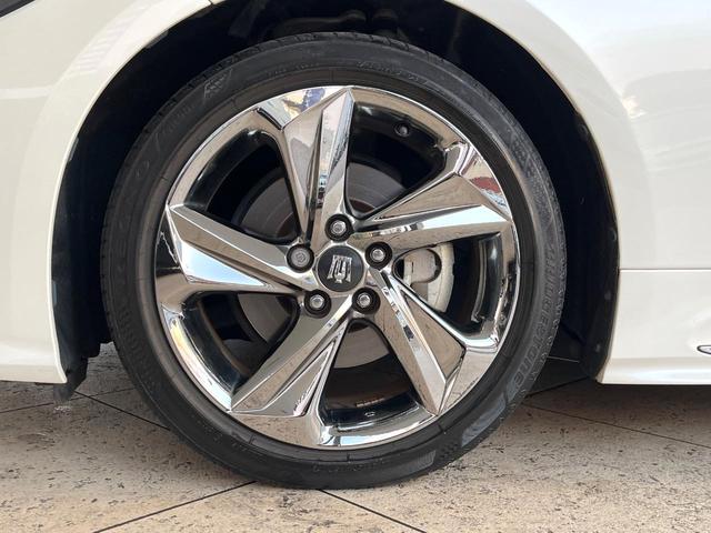 クラウンハイブリッド ＲＳ　プリクラッシュセーフティ　レーダークルーズコントロール　３眼ＬＥＤヘッドライト＆フォグ　純正１８インチアルミ　ブラックファブリックシート　革巻きステアリング　パドルシフト　ステアリングヒーター　ＥＴＣ（24枚目）