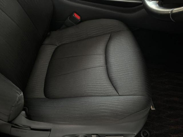 クラウンハイブリッド ＲＳ　プリクラッシュセーフティ　レーダークルーズコントロール　３眼ＬＥＤヘッドライト＆フォグ　純正１８インチアルミ　ブラックファブリックシート　革巻きステアリング　パドルシフト　ステアリングヒーター　ＥＴＣ（40枚目）