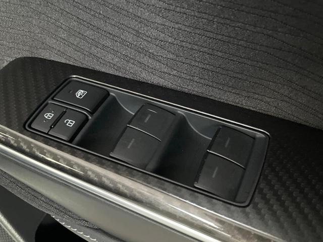 クラウンハイブリッド ＲＳ　プリクラッシュセーフティ　レーダークルーズコントロール　３眼ＬＥＤヘッドライト＆フォグ　純正１８インチアルミ　ブラックファブリックシート　革巻きステアリング　パドルシフト　ステアリングヒーター　ＥＴＣ（41枚目）